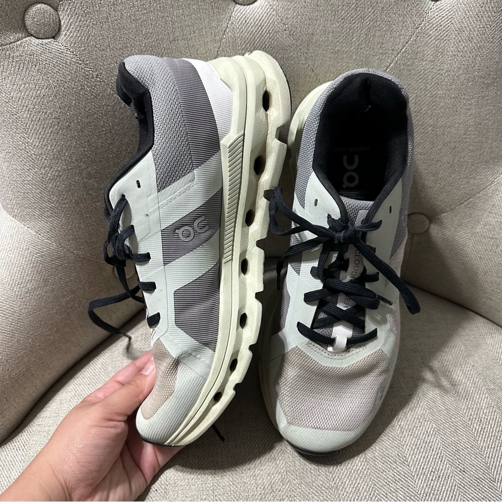 On Cloud Running Shoes Women Size 9